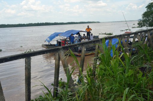 Phát hiện xác chết trôi sông