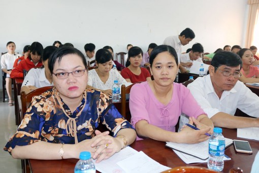 Tập huấn hướng dẫn công tác lập danh sách và cấp thẻ bảo hiểm y tế