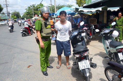 Bắt đối tượng lừa đảo chiếm đoạt xe mô tô