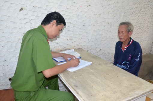 Tạm giữ đối tượng giết chết em ruột