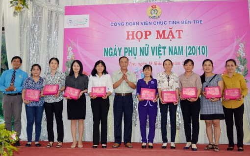 Công đoàn viên chức tỉnh họp mặt 20-10
