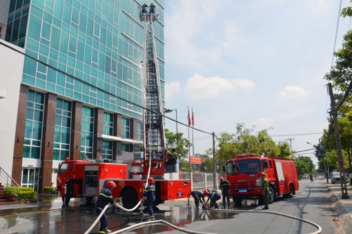 Thực tập chữa cháy tại trụ sở làm việc các cơ quan khối mặt trận - đoàn thể tỉnh