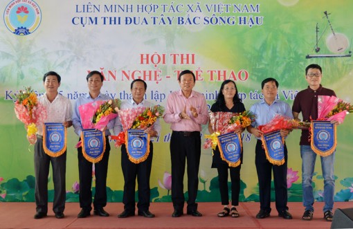 Hội thi Văn nghệ - Thể thao Cụm thi đua Liên minh Hợp tác xã Tây Bắc sông Hậu