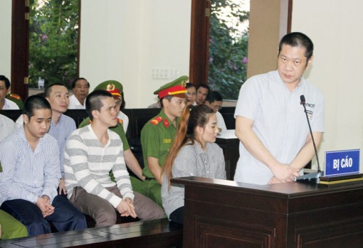 Tiếp tục phiên tòa xét vụ án trộm tiền thẻ ATM