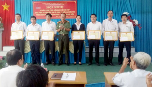 Sơ kết 2 năm thực hiện quy chế phối hợp trong công tác đảm bảo an ninh, an toàn ngành điện tại Bến Tre