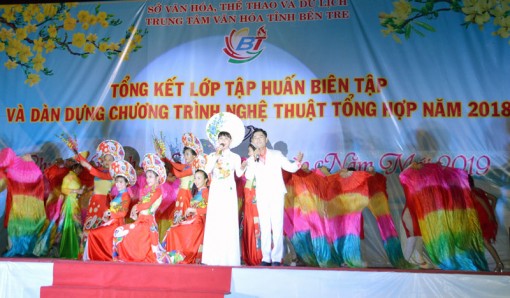 Biểu diễn nghệ thuật mừng Xuân mới 2019