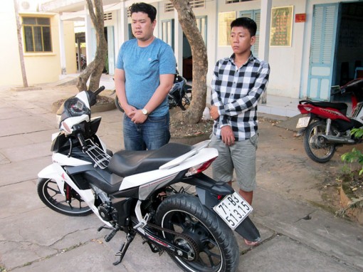 Khởi tố 2 đối tượng “Tàng trữ trái phép chất ma túy”