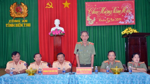 Giám đốc Công an tỉnh biểu dương cán bộ, chiến sĩ trong những ngày Tết
