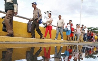 Hàng cứu trợ cho Venezuela dồn ứ ở biên giới Colombia