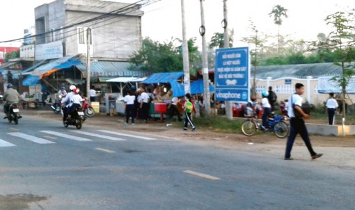 Cổng Trường THCS Thị trấn Giồng Trôm cần xanh, sạch, đẹp, an toàn
