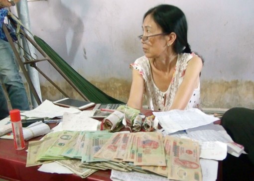 Bắt quả tang 2 tụ điểm bán số đề