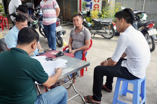 Bắt đối tượng tàng trữ ma túy đá trên xe taxi