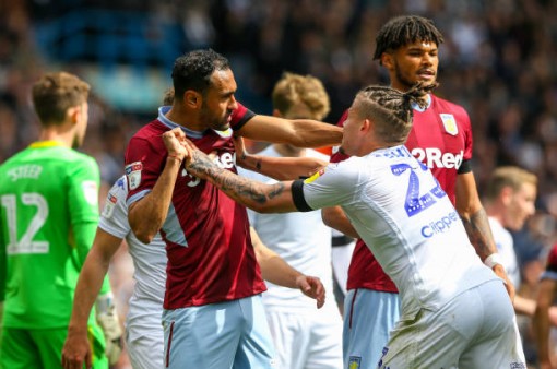 Hỗn chiến tại giải Hạng nhất Anh vì bàn thắng gây tranh cãi