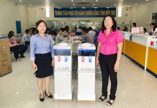 BIDV Đồng Khởi trao tặng 2 máy lọc nước nóng lạnh