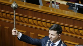 Tân Tổng thống Ukraine Zelenskiy tuyên bố giải tán Quốc hội