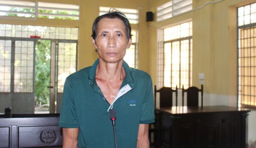 Dùng vỏ chai bia đập đầu bạn nhậu, bị phạt 6 tháng tù và bồi thường hơn 38 triệu đồng