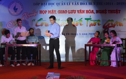 Họp mặt và giao lưu nghệ thuật “Còn mãi với thời gian”