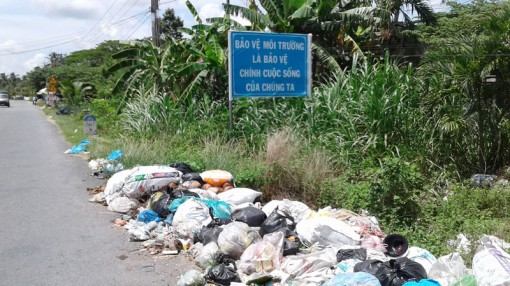 Đống rác “tự phát”