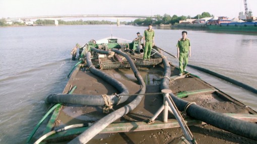 Xử lý hình sự đối với tội khai thác cát trái phép