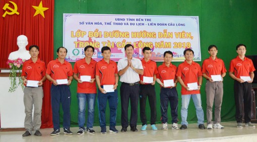 Bế giảng lớp bồi dưỡng hướng dẫn viên, trọng tài môn cầu lông