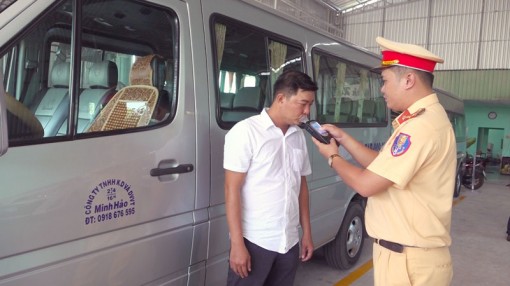 Công an TP. Bến Tre tuyên truyền Luật Giao thông đường bộ