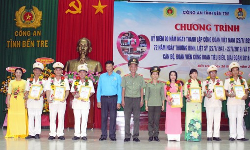 Công an tỉnh họp mặt tuyên dương cán bộ, đoàn viên tiêu biểu