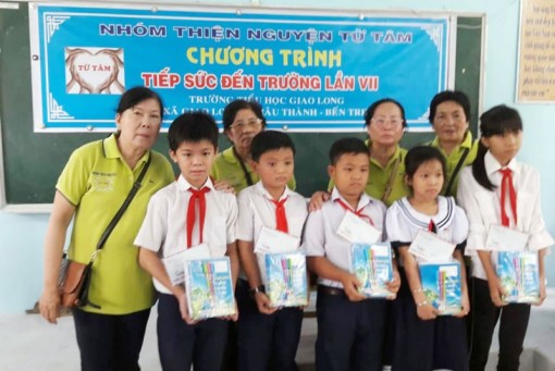 “Tiếp sức đến trường” cho học sinh có hoàn cảnh khó khăn