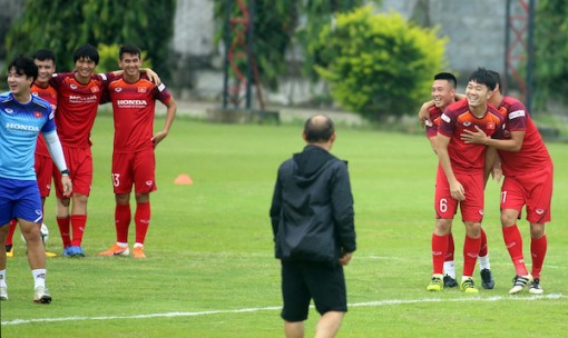 Bức màn trước trận Việt Nam và Thái Lan