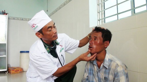 Tiếp nhận 2 ngư dân trôi dạt trên biển Tiếp nhận 2 ngư dân trôi dạt trên biển