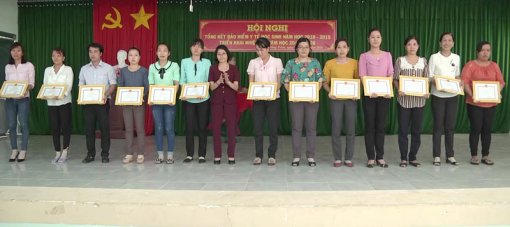 Giồng Trôm tổng kết bảo hiểm y tế học sinh năm học 2018-2019