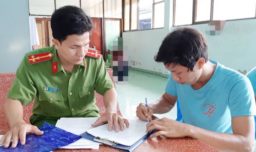 Kiên quyết đấu tranh với “cát tặc”