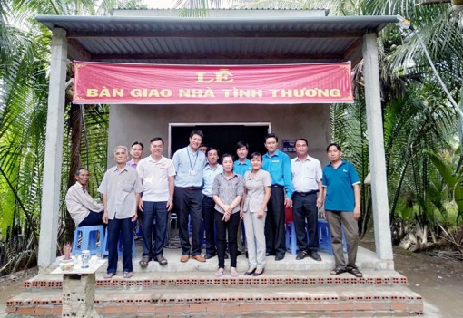 Trao tặng nhà cho công nhân lao động