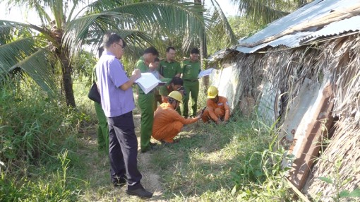 Cha dùng điện bẫy chuột, gây chết con gái