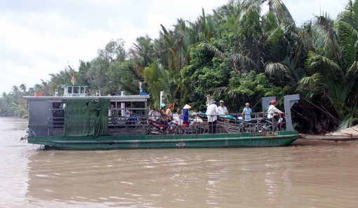 Quan tâm duy tu bảo dưỡng hệ thống báo hiệu điện vượt sông