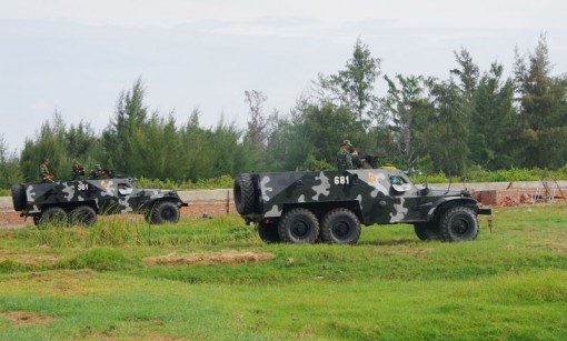 Kiểm tra bắn đạn thật trên xe thiết giáp Kiểm tra bắn đạn thật trên xe thiết giáp