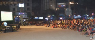 Hào hứng xem bóng đá tại Lễ hội Dừa