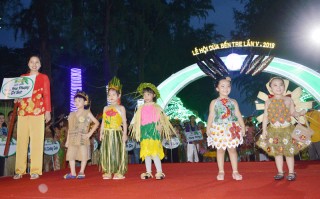 Liên hoan trình diễn thời trang bằng chất liệu dừa
