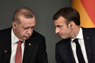 Pháp cho rằng NATO đang 'chết não,' Thổ Nhĩ Kỳ phản pháo