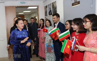 Chủ tịch Quốc hội gặp gỡ cộng đồng người Việt tại CH Tatarstan
