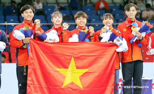 Đội quyền sáng tạo hỗn hợp nam-nữ Taekwondo mơ ước chạm vào Cúp Chiến thắng 2019