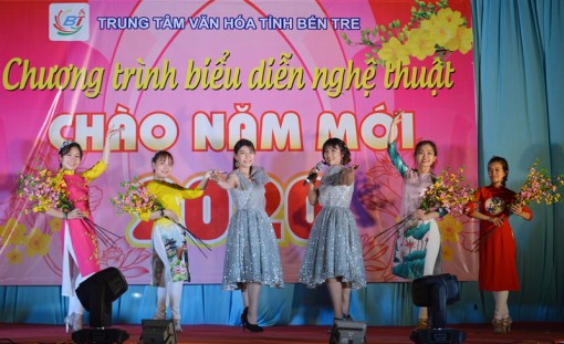 Biểu diễn nghệ thuật chào mừng năm mới 2020