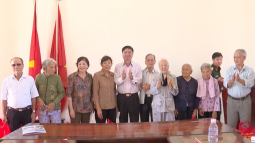 Họp mặt gia đình, cán bộ Đại đội 1, bộ đội địa phương quân của huyện Thạnh Phú Họp mặt gia đình, cán bộ Đại đội 1, bộ đội địa phương quân của huyện Thạnh Phú