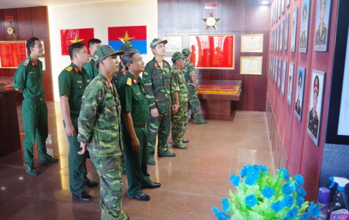 Rèn luyện bản lĩnh chính trị quân nhân Rèn luyện bản lĩnh chính trị quân nhân