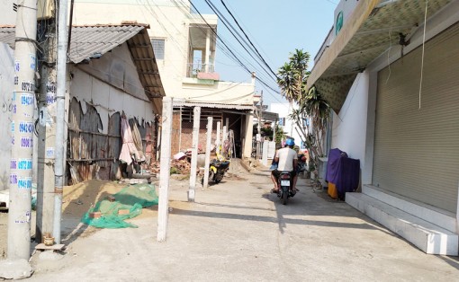 Người dân mong có đường đi thông thoáng