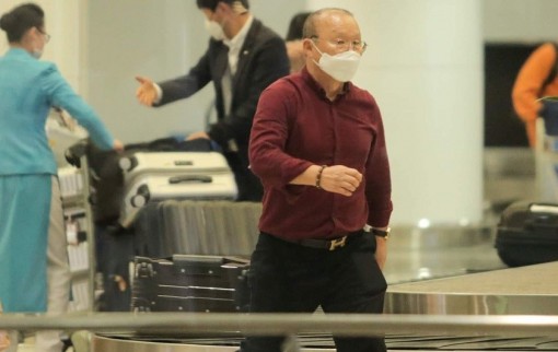 HLV Park Hang Seo hoàn thành kiểm tra thân nhiệt, trở về nhà riêng ở Hà Nội