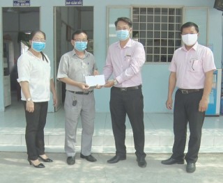 Các địa phương tiếp tục được hỗ trợ vật chất, kinh phí ứng phó hạn mặn và phòng chống dịch Covid-19