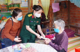 Phụ nữ lực lượng vũ trang tỉnh làm theo Bác