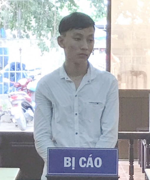 Trộm kiểng, bị phạt 4 tháng tù