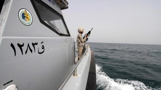 Saudi Arabia bắn cảnh cáo buộc 3 tàu Iran rời khỏi vùng biển nước này