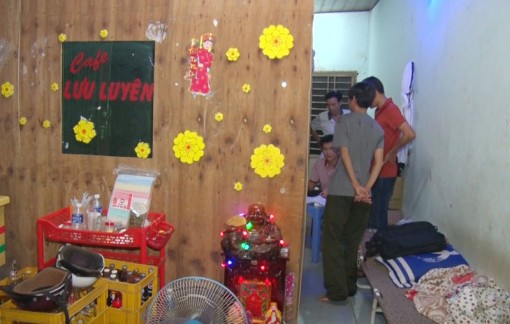 Bắt quả tang 2 trường hợp mại dâm